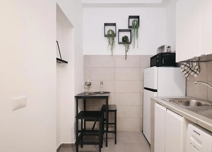 Modern 10 Min From Metro B Free Wifi * Rom