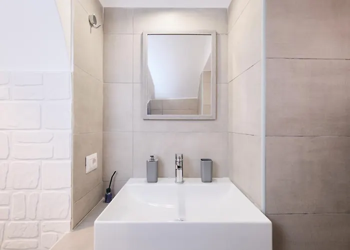 Modern 10 Min From Metro B Free Wifi Apartment *